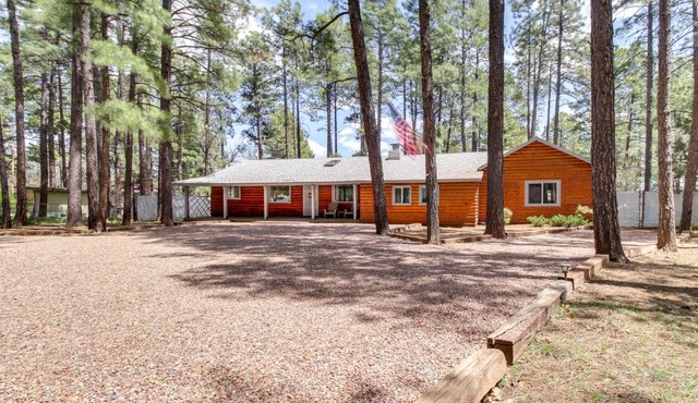 Pinetop-Lakeside Cabin, Walk to Woodland Lake Park