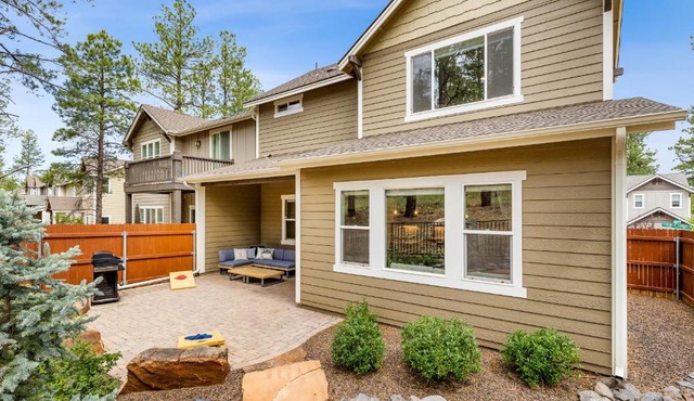 Pinnacle Pines Forest Views Modern Home with EV Charger Direct Trail Access