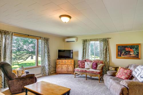 Pioneer-Era Retreat in Sanborn w/Museum Access
