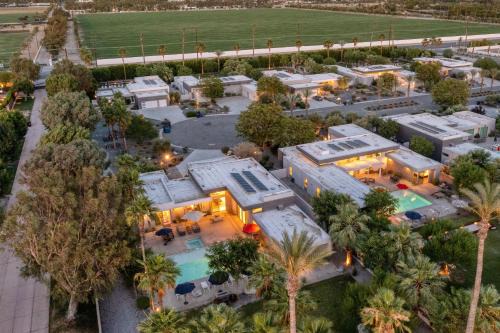 Polo Villa 1 by AvantStay Features Expansive Pool, Spa & Outdoor Firepit 260-322 5 Bedrooms
