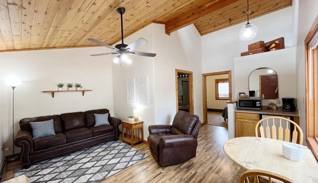 Ponderosa B Cabin Suite