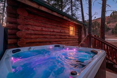 Ponderosa Retreat- Log Home with Hot Tub