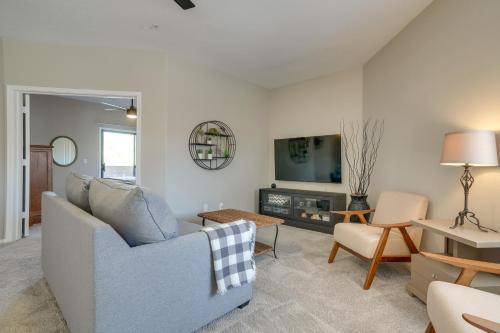 Pool Access! 55 + Snowbird Retreat in Peoria