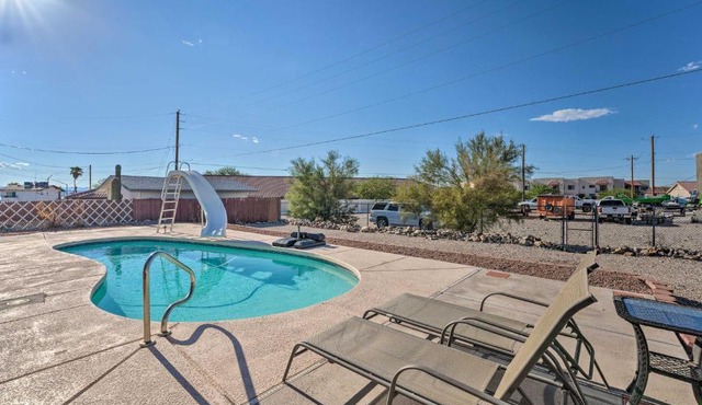 Pool & boat parking 1 mi to lake