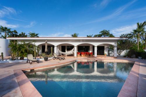 Pool Oasis Close to the Beach and Pickleball