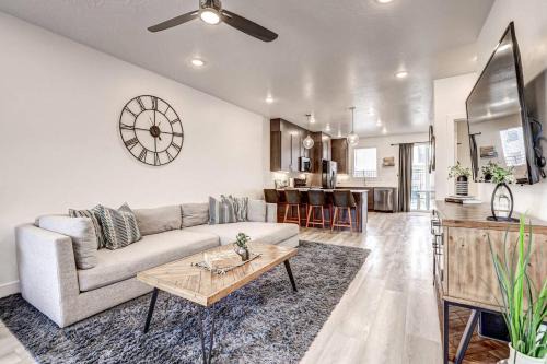 Poolside Retreat - King Beds - Dog Friendly