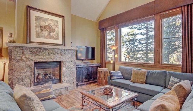 Premier 2-Story Townhome Minutes from Winter Activities