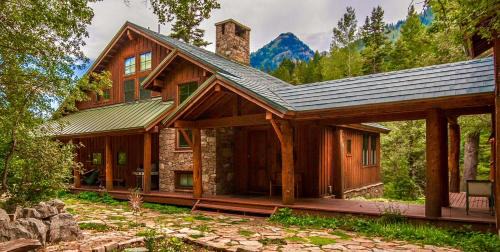 Private and Peaceful, Mtn Views, Stream, Family Friendly, Separate Guest Room