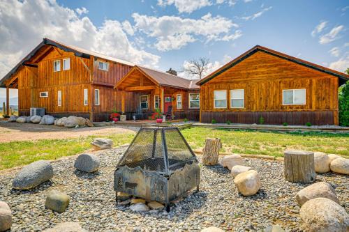 Private Clark Ranch Retreat w/Mountain Views!