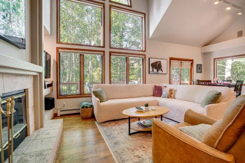 Private Deck & Hot Tub! Family Sanctuary in Frisco
