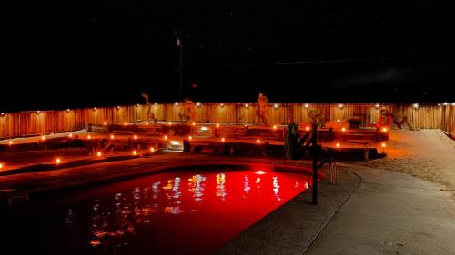 Private Home - Heated Saltwater Pool, BBQ, Pro Pool Table, Horseshoes, Darts, Cotton Bedding, Half Acre - The Joshua Tree Forest - Pool Heat Optional
