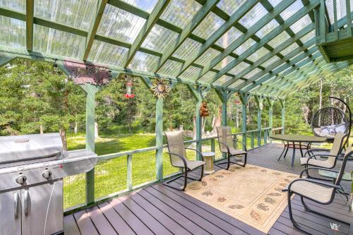 Private Hot Tub: 'Enchanted Hideaway' in Lincoln!