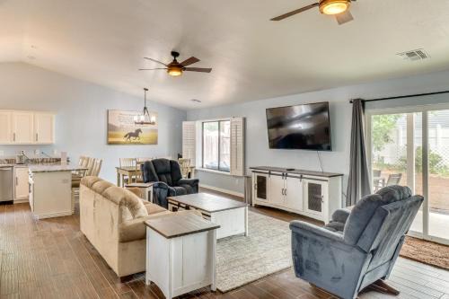 Private Hot Tub: Show Low Home 3 Mi to Lake