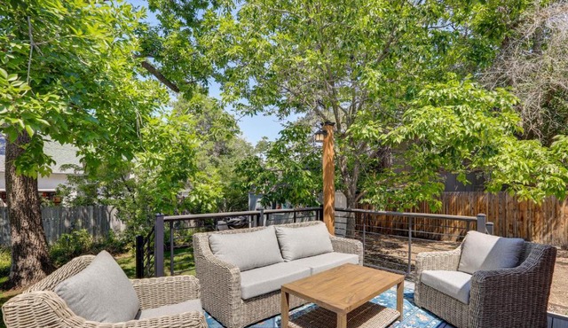 Private Hot Tub & Yard! All-Seasons Littleton Gem