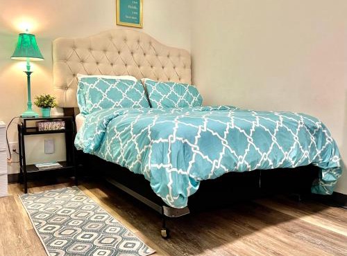 Private Room with Shared Bathroom on the 1st Floor 10 minutes walk to University of Washington