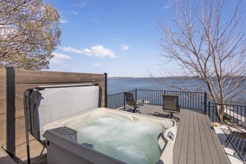 Private Sauna, Hot Tub, Beach – Lake Poinsett