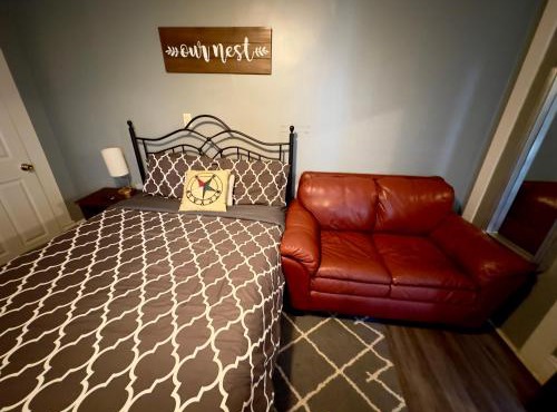 Private Studio- Queen Bed- 10 min to DT Indy