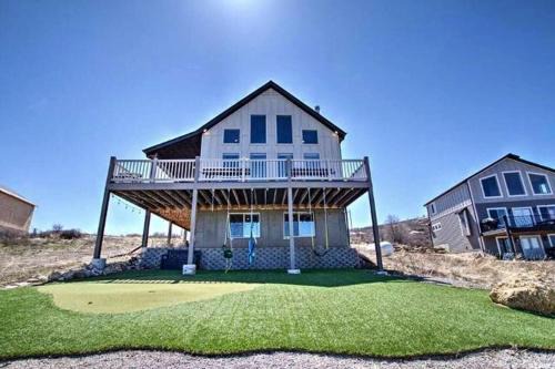 Putting green with hot tub, swings and spectacular views