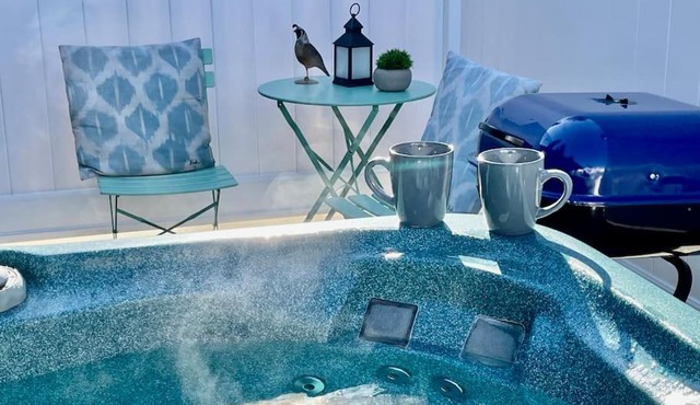 Quail Suite HOT TUB BBQ Sleeps 2