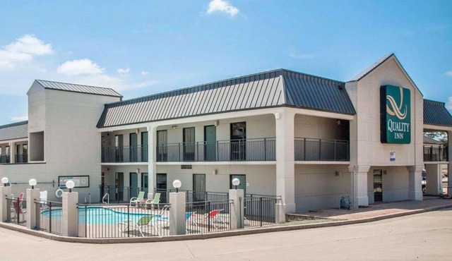Quality Inn US65 & E Battlefield Rd Springfield