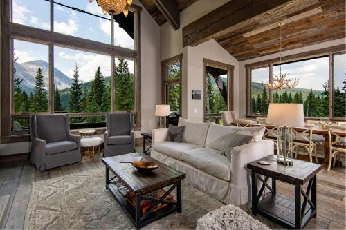 Quandary Estate Home: Luxurious, Breathtaking Views