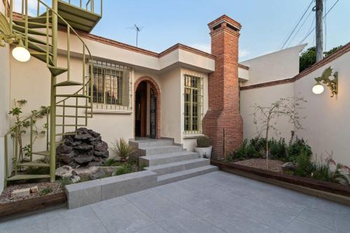 Quiet and Cozy Home with Great Location