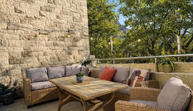 Quiet & Spacious 1-Bedroom Apartment with Large Terrace - Kotor