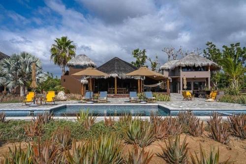 Rancho La Trinidad, 8-acre ranch, walk to town