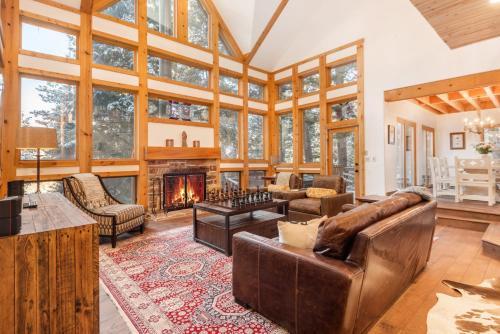 Raven Wood - 400ft to ski runs, hot tub, sauna