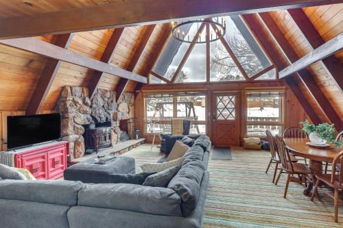 Red Lodge Cabin w/Hot Tub ~ 1/2 Mi to Downtown!
