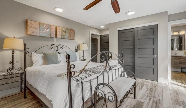 Red Rock Loft! Trails Apartment w BBQ & Fire Pit