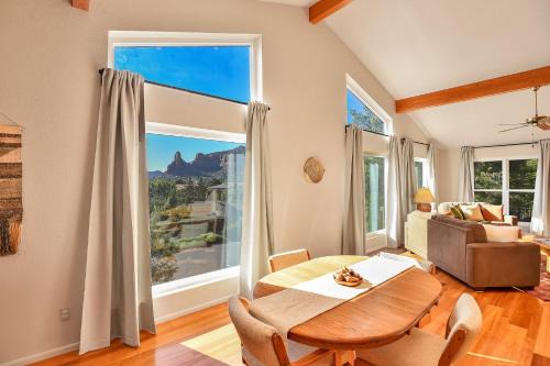 Red Rock Magnificence Stunning Views Quiet Village of Oak Creek Pet-Friendly