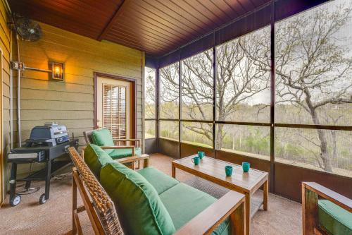 Relax Poolside! Golfer’s Oasis in Branson West