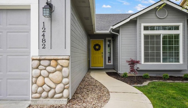 Remodeled, Charming Retreat on the City's Doorstep