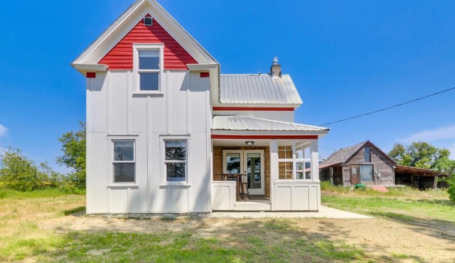 Remodeled Kalispell Farmhouse w/Mountain Views
