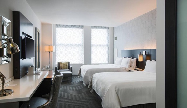Renaissance Cincinnati Downtown Hotel