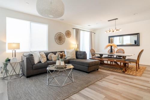 Renovated 4BR Home Near The BLVD & AV Hospital