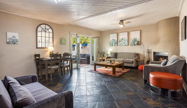 Renovated private in the heart of Old Town Scottsdale, pool & hot tub, outdoor bar & kitchen, walk to shops & bars