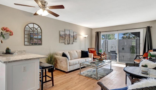Renovated quiet single-story, minutes to Old Town, pool outside the door