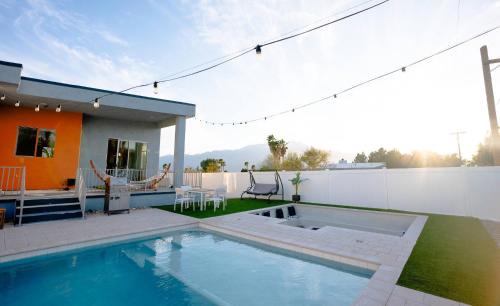 Resort pool, Spa, Game Room, Fireplace & Billiards