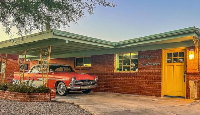 Retro Mid-Century Tucson Home with Vintage Style