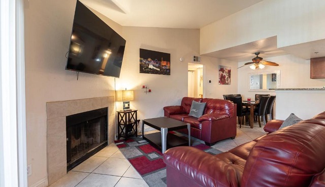 Rio-Adjacent 2BR Pool, Gym, Free Parking