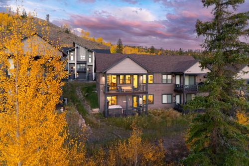 River Run Chalet 101 I Great Views I Private Hot Tub I Activity Program