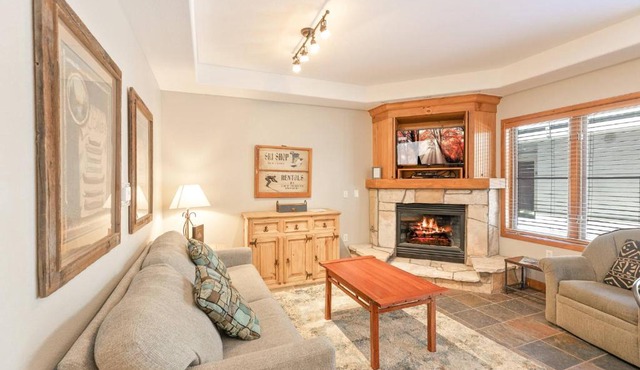 Riverbend Centennial Run Condo: Ski In/Out