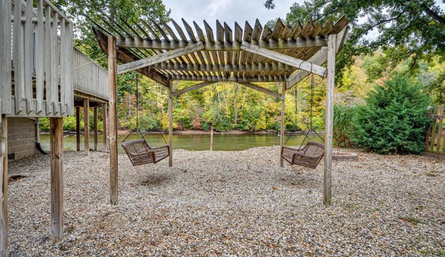 Riverfront Brookston Retreat w/Deck & River Tubes