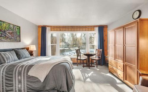 Riverfront Studio with Trail access