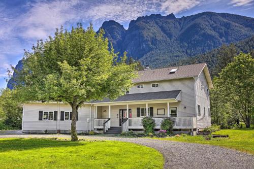 Riverside North Bend Oasis: Stunning Mountain View