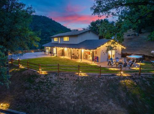 Rivertop Hideaway