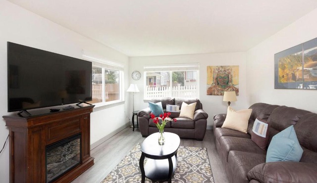 RIVERWALK SEASIDE- Walk to Beach, Seaside Beach Condo, Pet Friendly, Sleeps 6