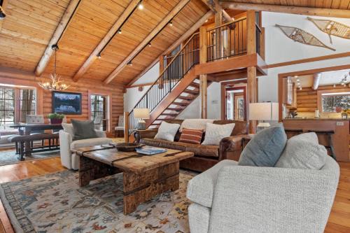 RMR: Teton View Cabin Home in WilsonWY